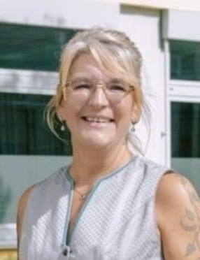 Beatrix Oeser, Verwaltungsangestellte