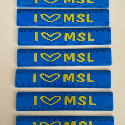 Blaue Lineale mit gelbem Aufruck i love MSL